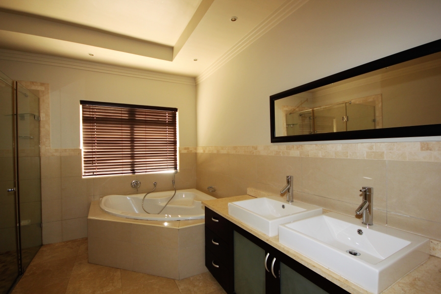 4 Bedroom Property for Sale in Stonehurst Mountain Estate Western Cape